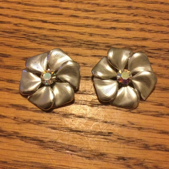 Vintage flower rhinestone earrings - Picture 1 of 2
